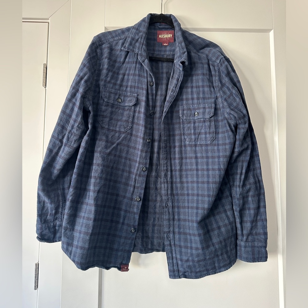 Alesbury Men's Navy Plaid Casual Shirt